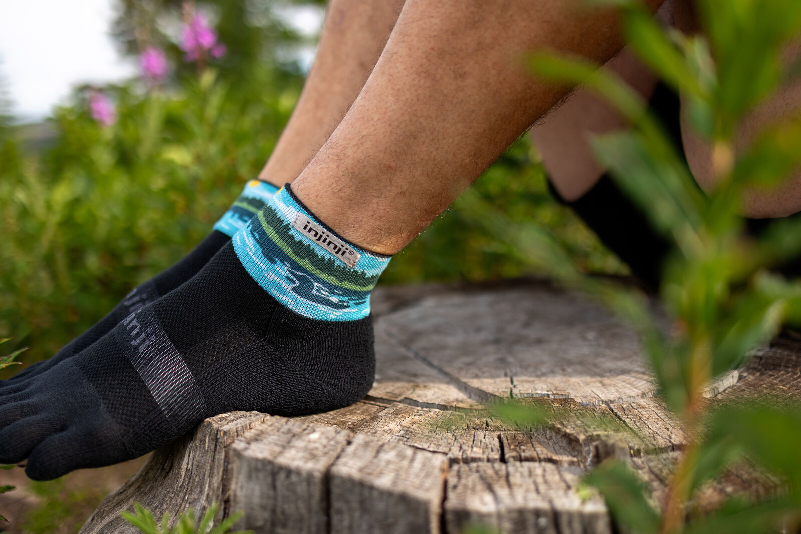 Injinji Trail Midweight Mini Crew Men's Loon (Artist Designed 2025) - Barefoot Junkie