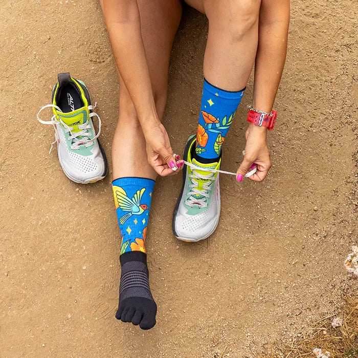 Injinji Artist Designed Hanna Trail Midweight Crew Women's Parrot (AW25) model wearing birdseye shot