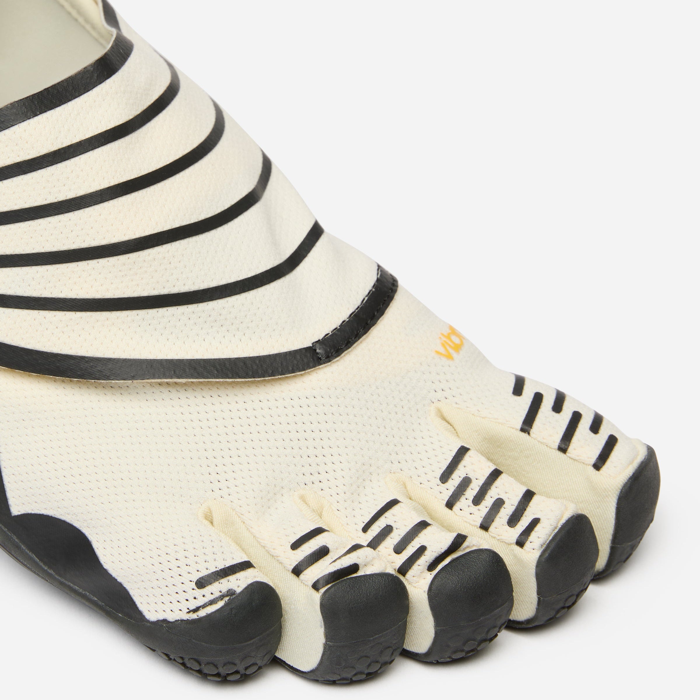 Groundsplay Ivory Black Shoe toes
